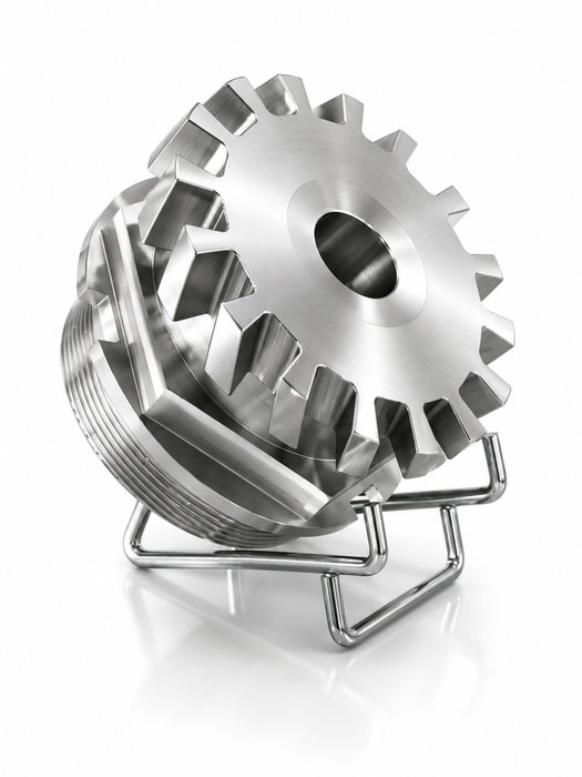 Pignon hélicoïdal présenté sur son support